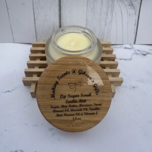 Natural beeswax candle in a glass jar with a wooden lid.
